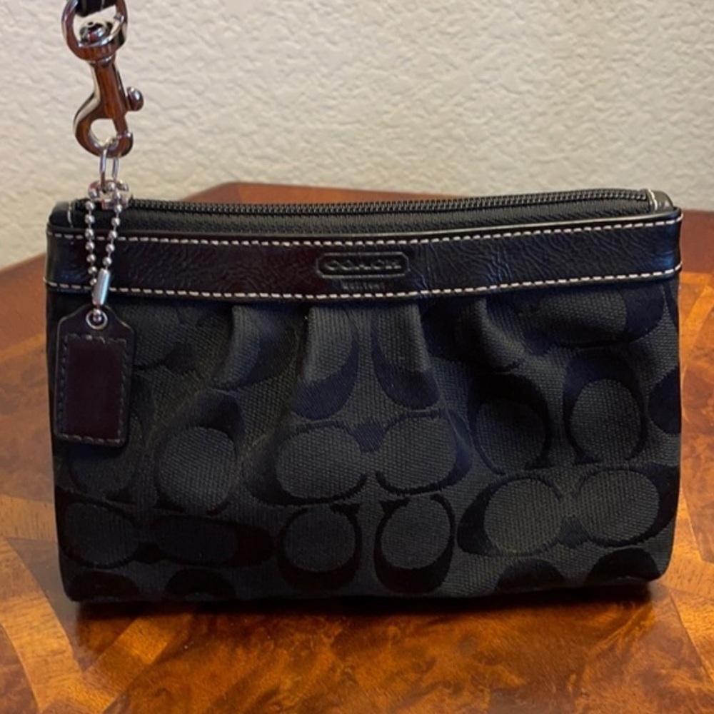 Coach Black Wristlet Clutch Authentic Free Used Excellent Condition Like New - Picture 9 of 14